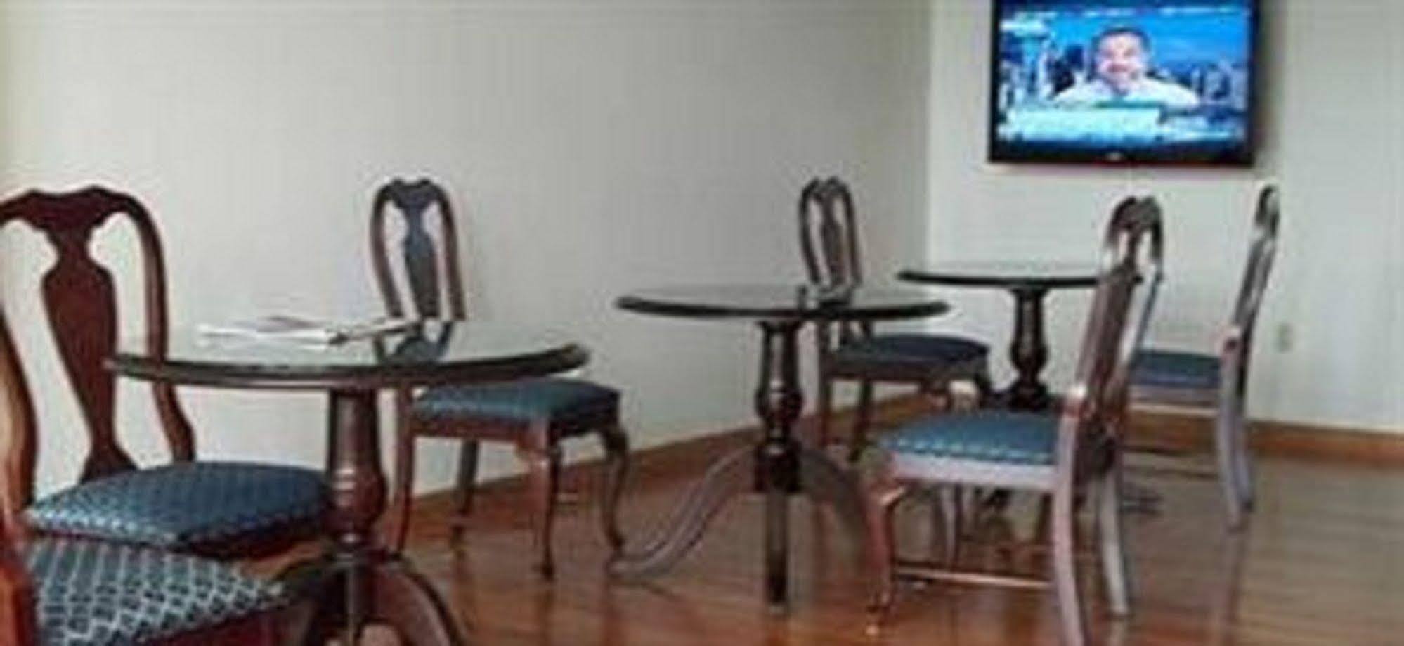 Sutton Inn Элктон Экстерьер фото